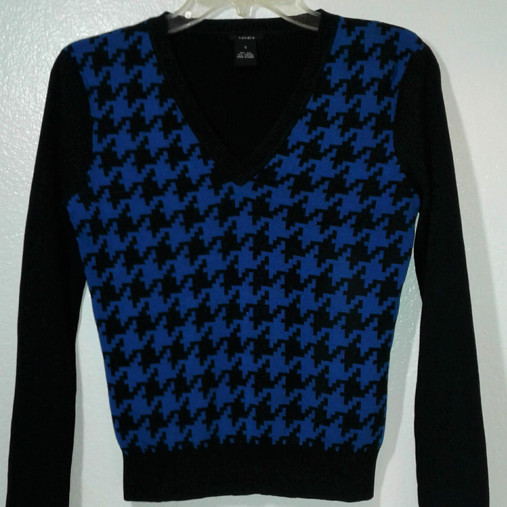 Sandra Silk Blend V-Neck Pullover Sweater Blue & Black: Size: Small